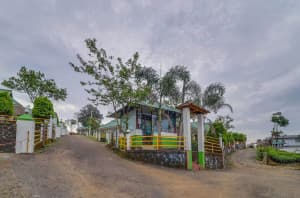 Varkala with Memmsta: Where the Cliffs Meet the Sea and Every Sunset Tells a Story