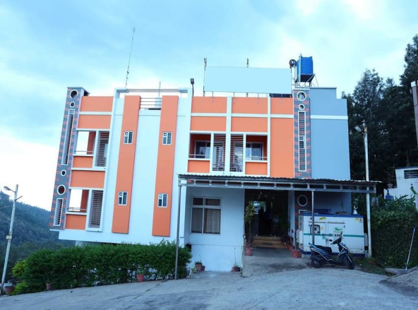 Vihal Estancia Holiday Inn - Image 2