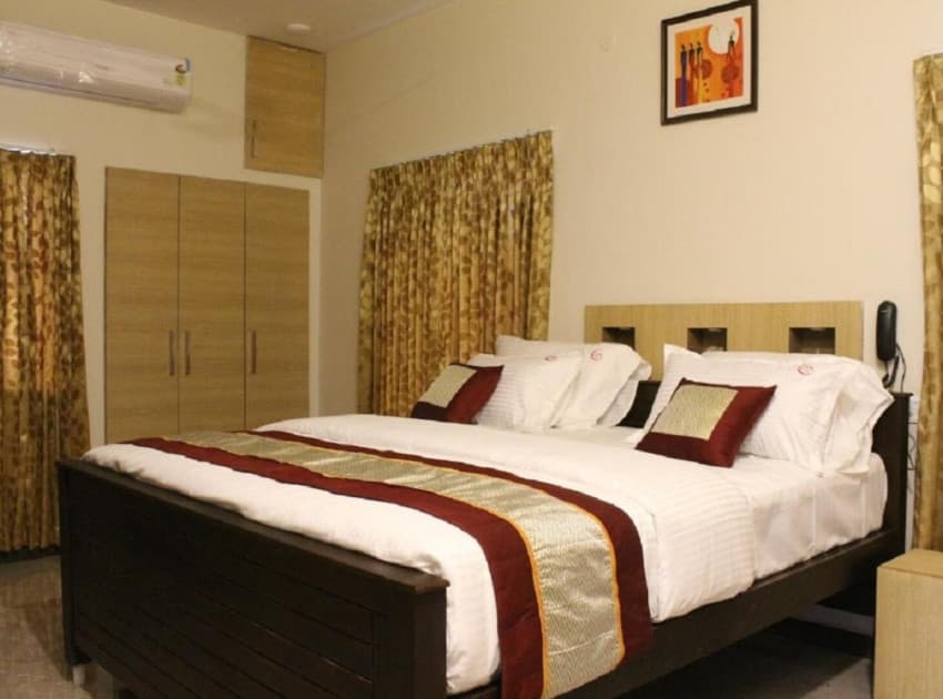 The Lavish Moon Hotel - Image 4