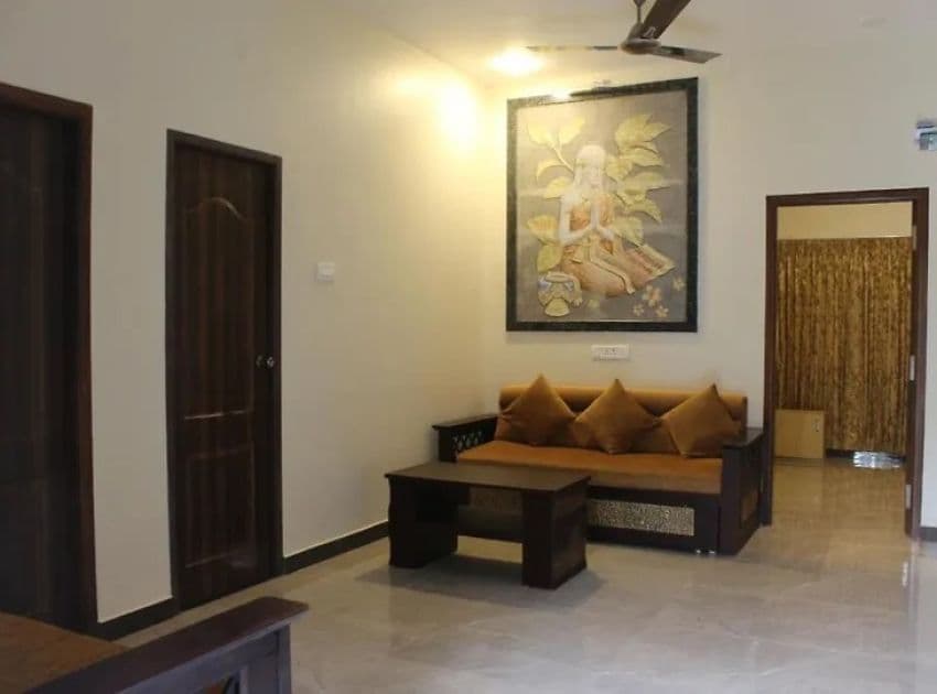 The Lavish Moon Hotel - Image 3