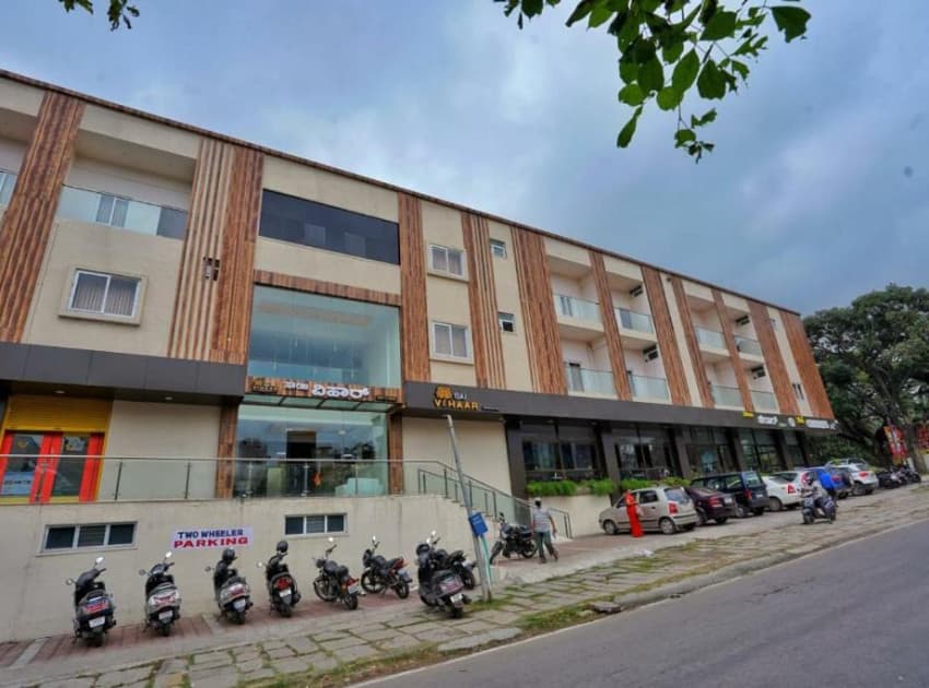 Sai Vihaar Inn & Suites - Image 4