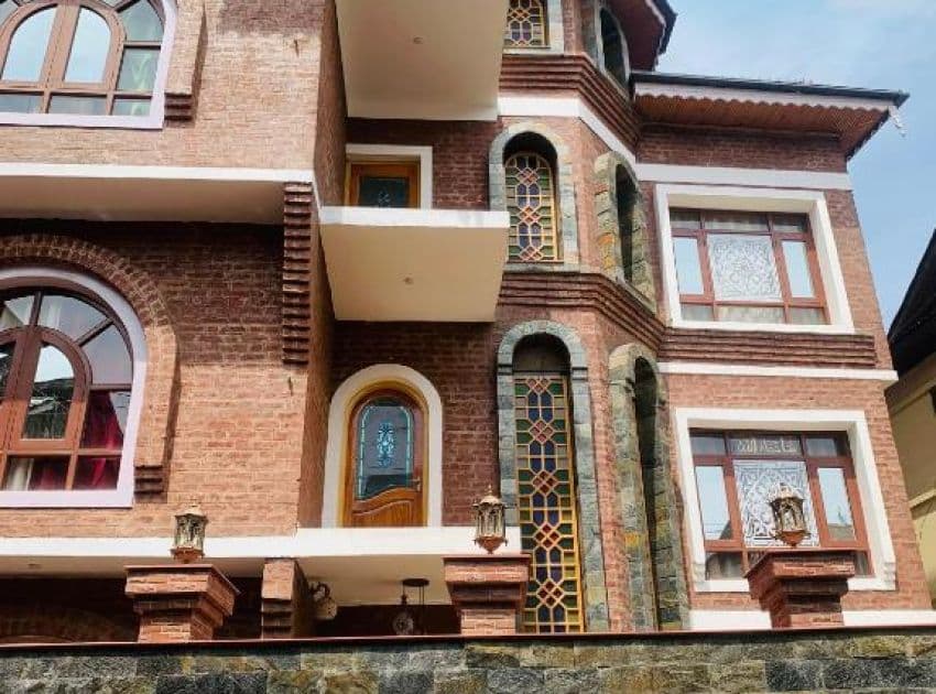 Book Faizzy's Residency in Jammu & Kashmir