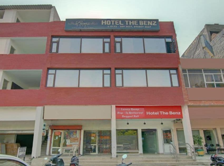 Hotel The Benz - Image 2