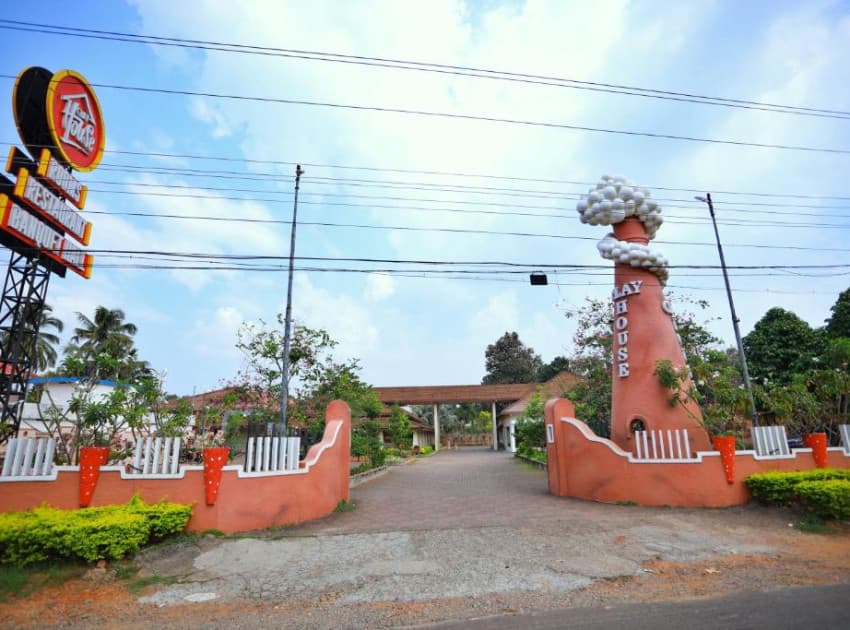 Clay House - Image 3