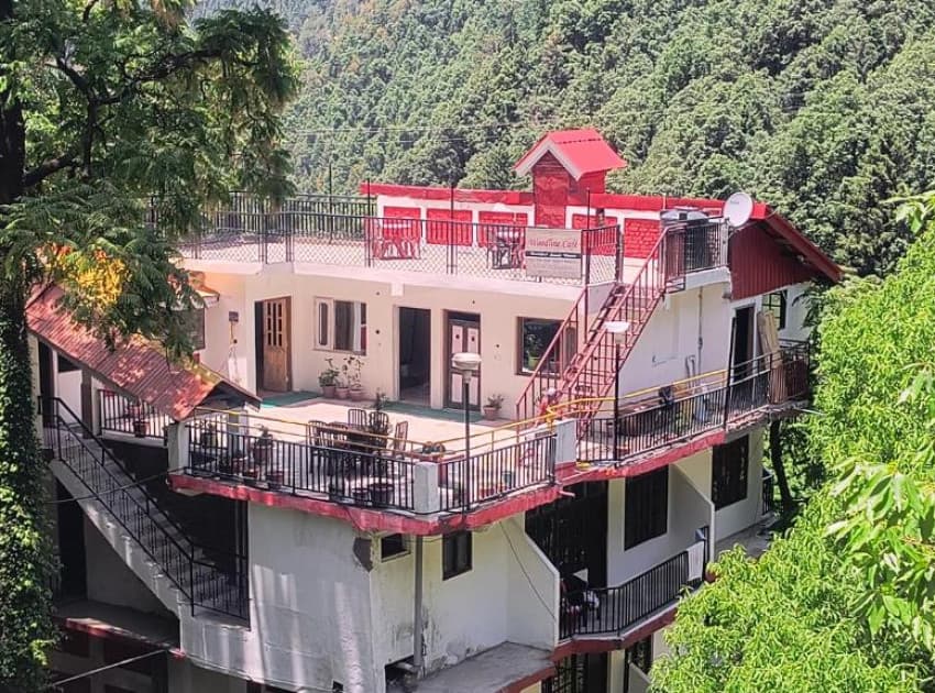 Book Paradise Hills Dalhousie !! Near Panchpula Water Fall in Dalhousie