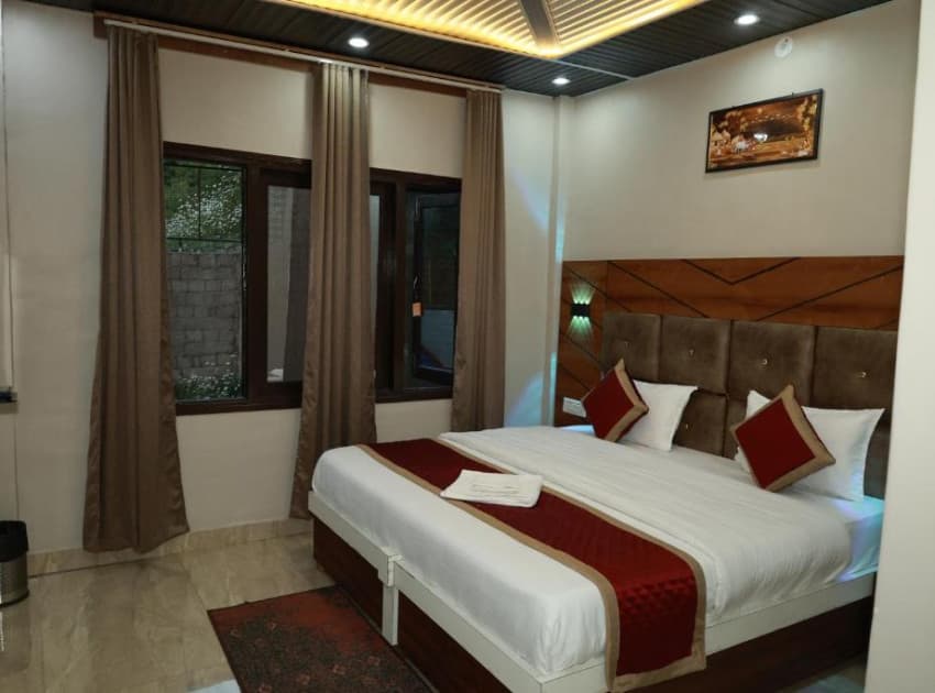 Hotel Full Moon Night - Image 4