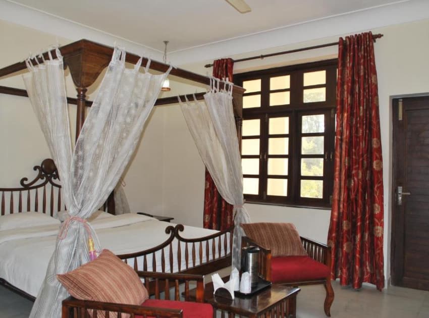 Book Hotel H R Palace in Jaipur