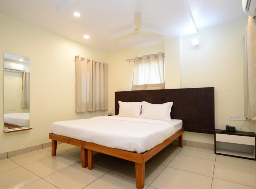 Hotel Rashika Palace - Image 3