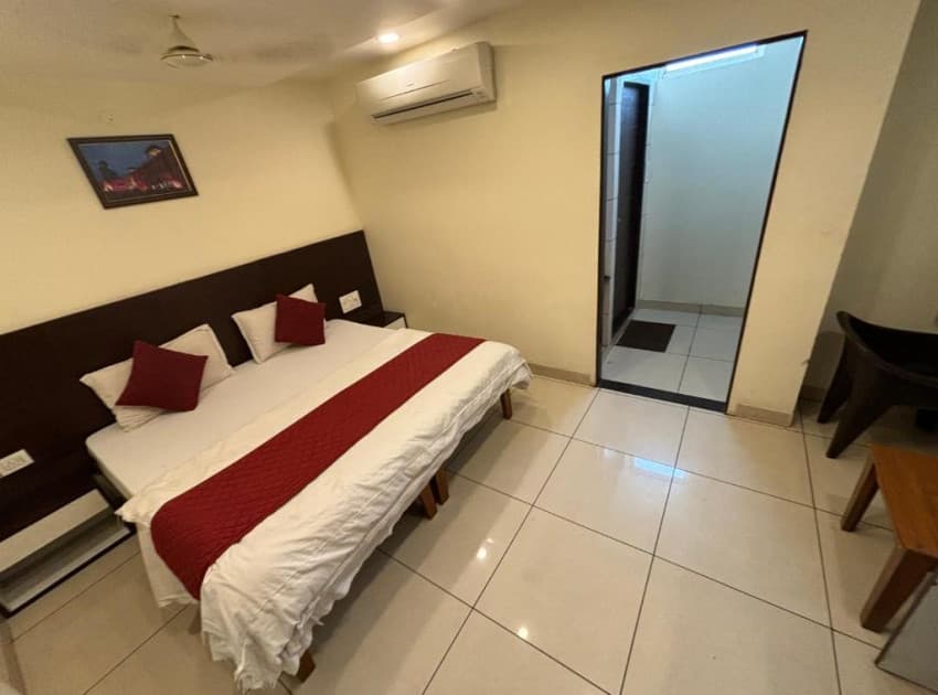 Hotel Rashika Palace - Image 4