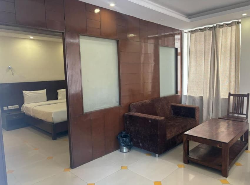 Tipsyy Inn & Suites Jaipur - Image 3
