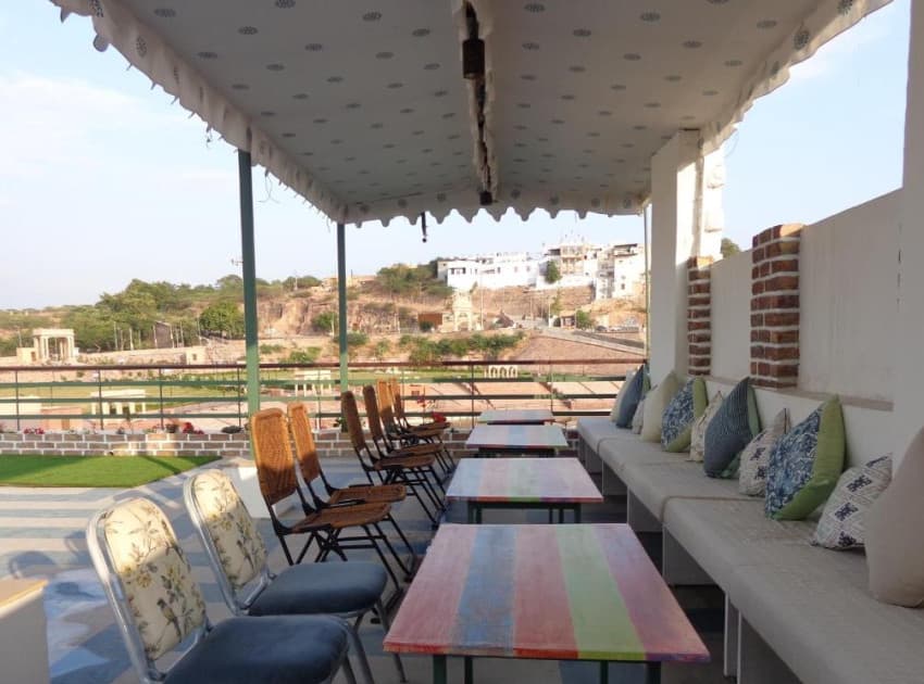 Lakeside Inn Ratanada - Image 3