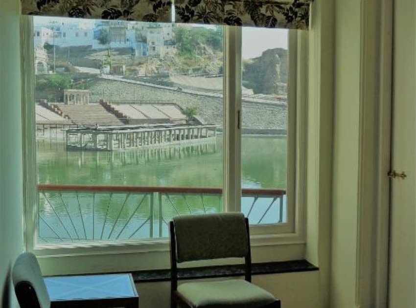 Lakeside Inn Ratanada - Image 4