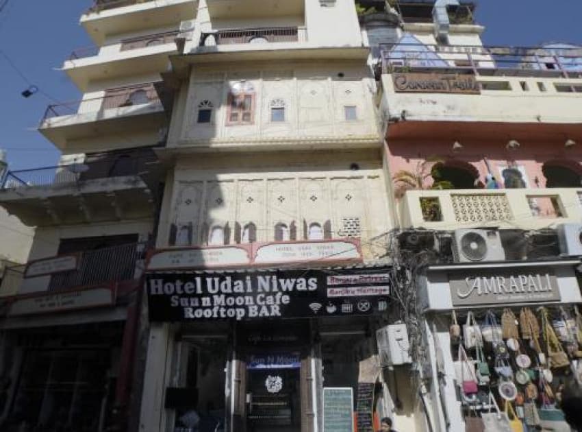 Hotel Udai Niwas By The Lake - Image 2