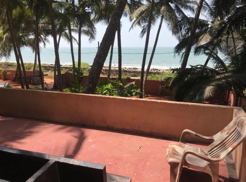 Kizhunna Rock Beach House - Image 3