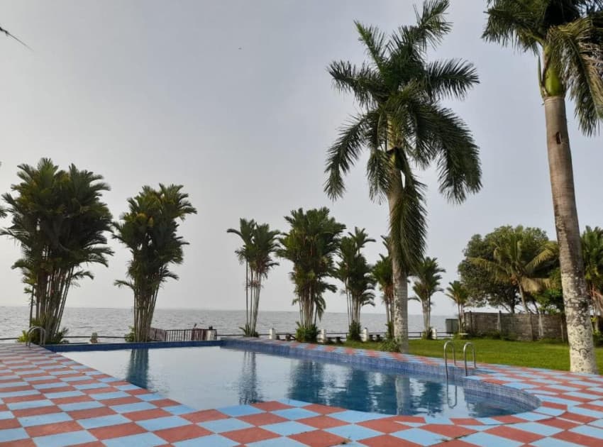 Doves Goldfieldd Lake Resort - Image 4