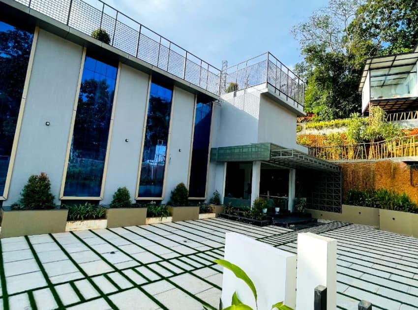 Book Miracle Hotel and Resorts in Calicut