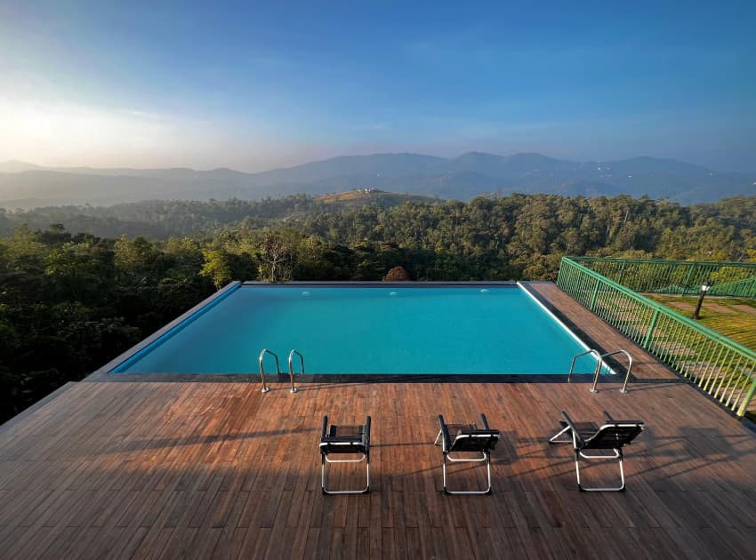 Cloudy Court Resort - Image 2