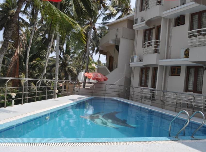 Marine Palace Beach Hotel - Image 2