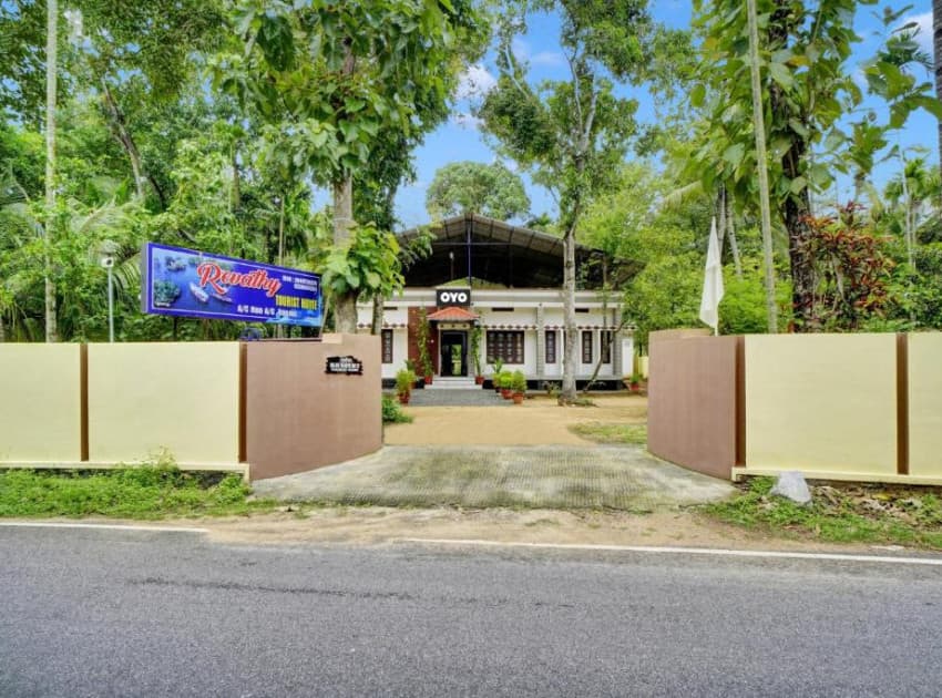 Book Hotel Revathy Tourist Home in Kollam