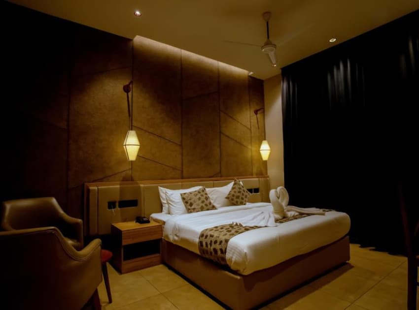 Beeza Clubhouse - Image 4