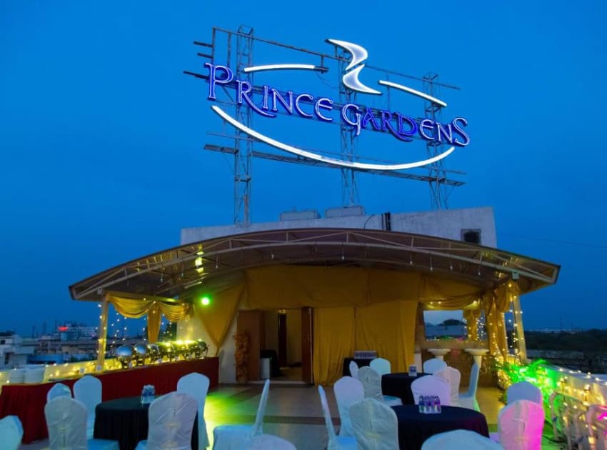 Hotel Prince Gardens - Image 4