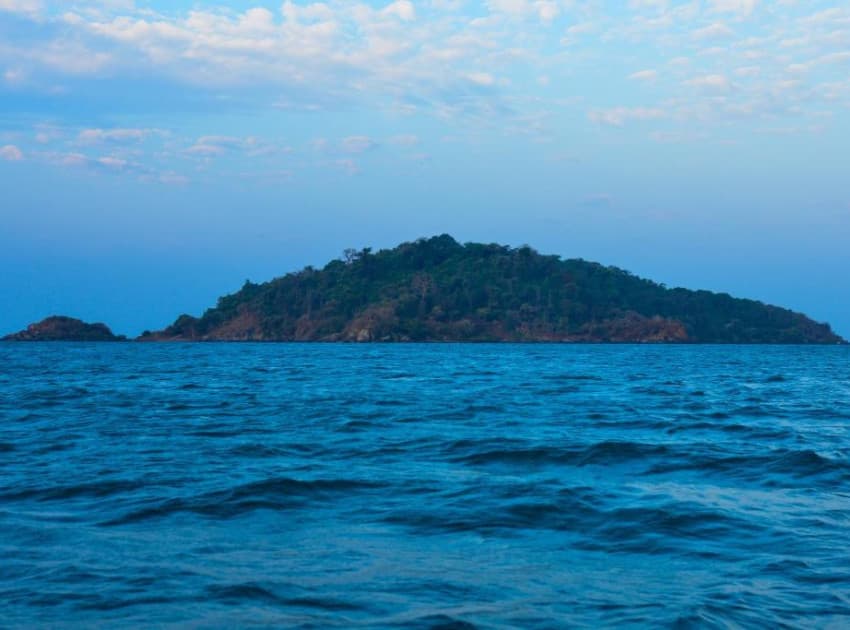 Cintacor Island Resort By Littlearth - Image 4