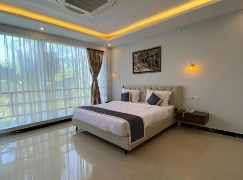 Montecarlo Hotel - Image 2