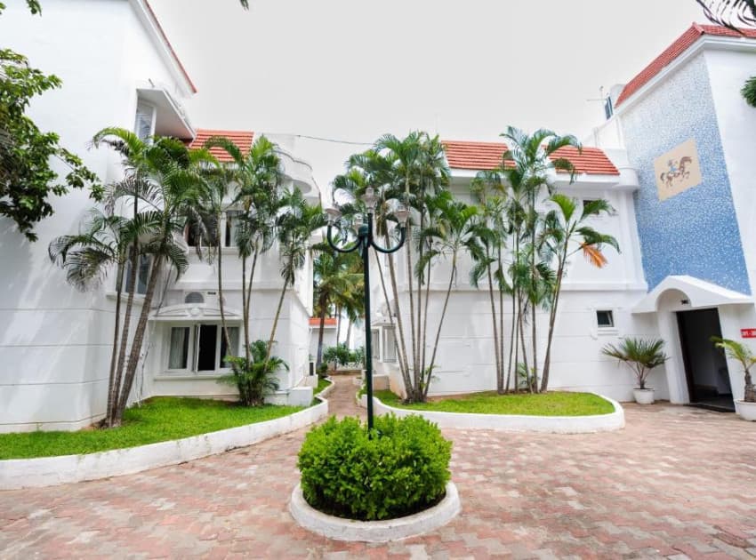 Shelter Beach Resort - Image 2