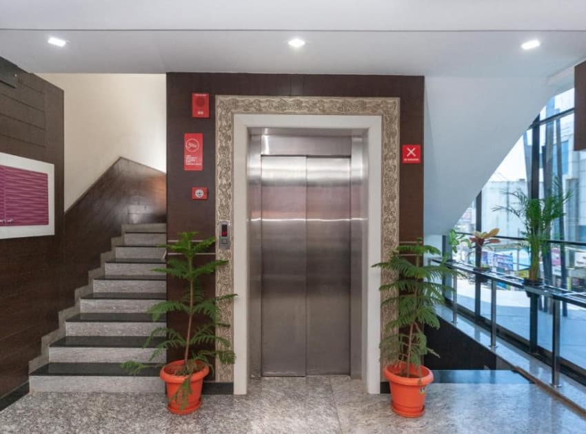 Hotel Sumi Palace - Image 2