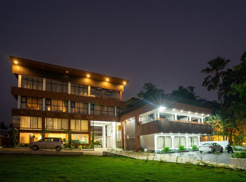 Book Memmsta Marisol in Varkala