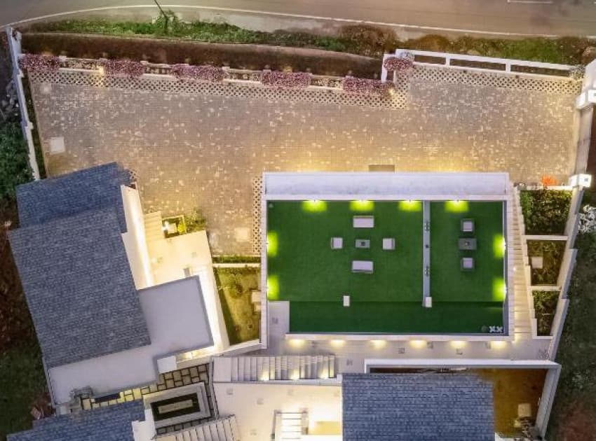 Clouds Nest Aanvis Inn Ooty - Image 3