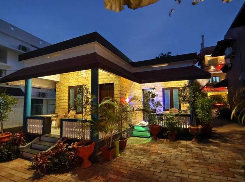 ARONIC Beach Hotel - Image 3