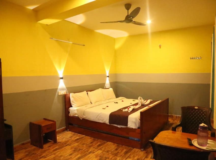 Book Double Room with Mountain View room in Yercaud