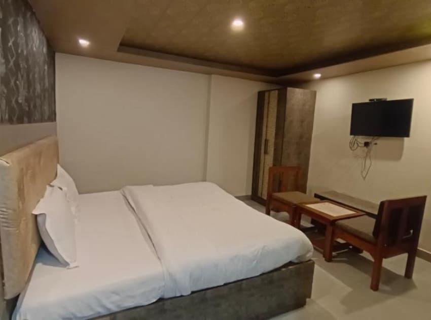 Book Standard Queen Room room in Shimla