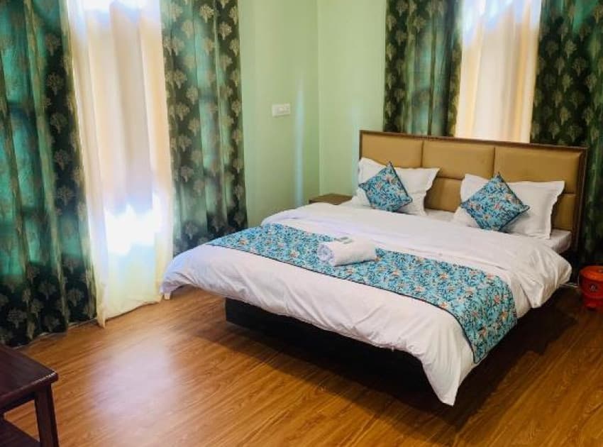 Book Double Room room in Jammu & Kashmir
