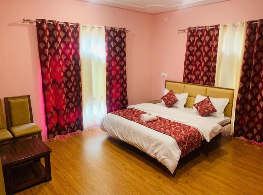 Book Deluxe Double Room room in Jammu & Kashmir