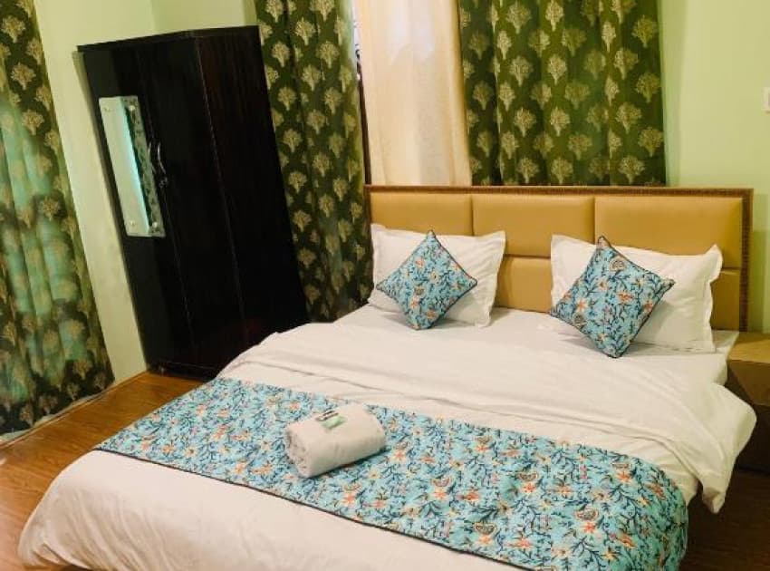 Book Deluxe Double Room room in Jammu & Kashmir
