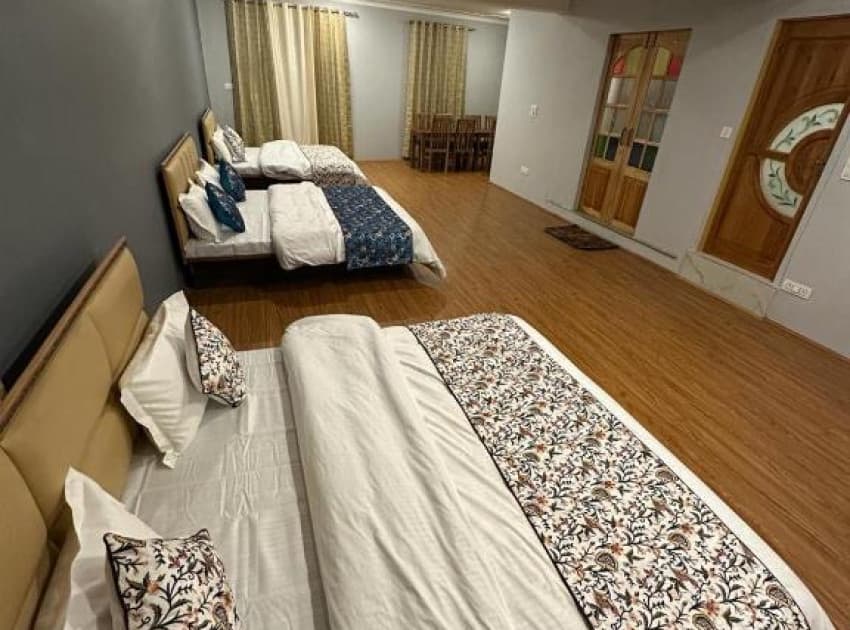 Book Double Room with Extra Bed room in Jammu & Kashmir