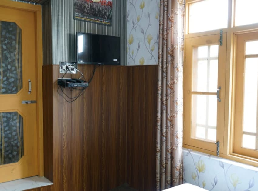 Book Double Room room in Jammu & Kashmir