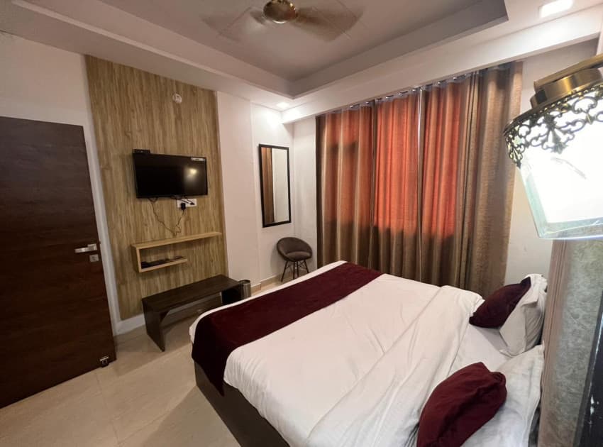 Book Double Room room in Jammu & Kashmir