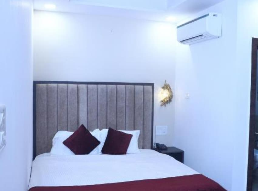 Book Double Room with extra Bed room in Jammu & Kashmir