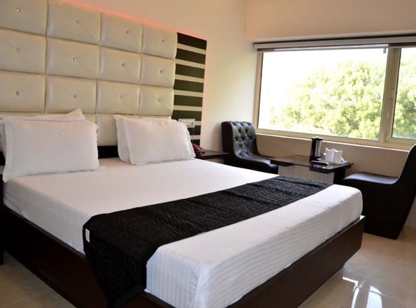 Book Single Deluxe Room room in Chandigarh