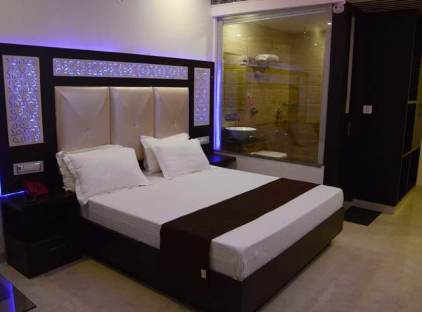 Book Single Deluxe Room room in Chandigarh