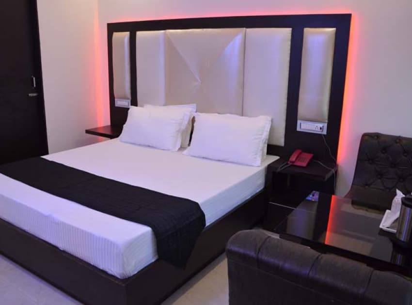 Book Triple Deluxe Double Bed room in Chandigarh