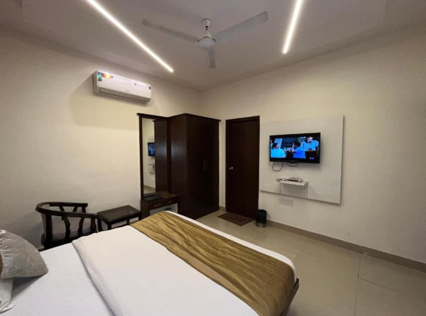 Book Deluxe Room room in Chandigarh