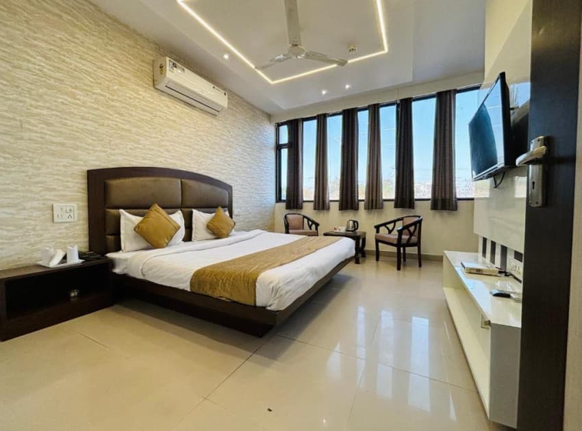 Book Deluxe King Room room in Chandigarh