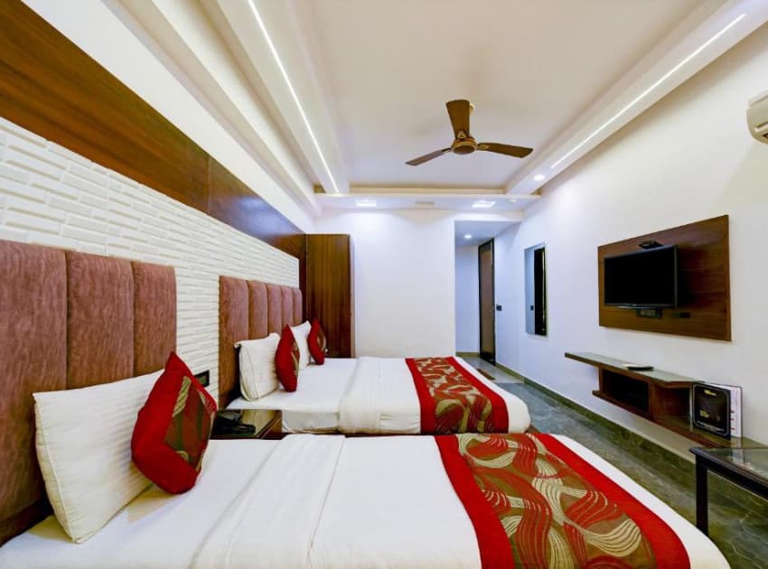 Book Family Suite room in Delhi