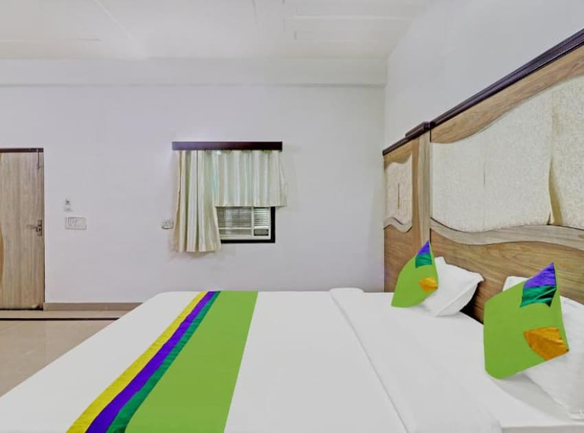 Book Deluxe Room room in Agra