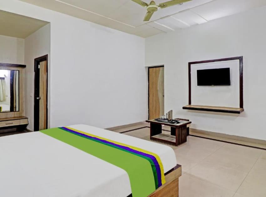 Book Deluxe Room room in Agra