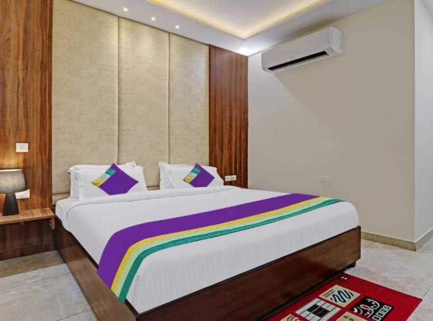 Book Superior Family Room room in Agra